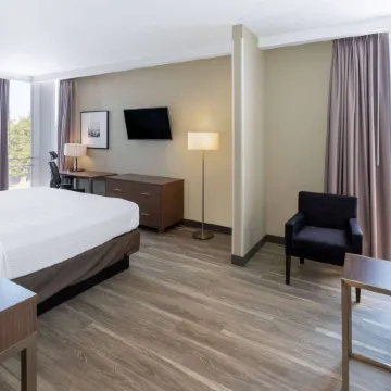 La Quinta Inn & Suites by Wyndham Tulsa Downtown/Route 66