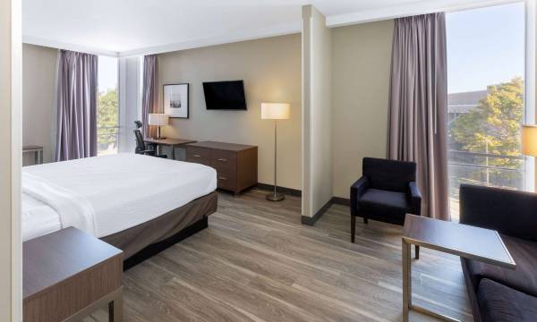La Quinta Inn & Suites by Wyndham Tulsa Downtown/Route 66