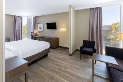 라 킨타 인 & 스위트 바이 윈덤 털사 다운타운 - 루트 66 리네우스 티칭 가든스 주변 호텔