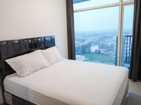 Alpine Room at TreePark City Apartemen Отели в г. Тангеранг