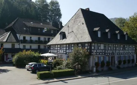 Landidyll Hotel Zum Kreuz Отели рядом с достопримечательностью «Sauter Green Experience Gmbh»