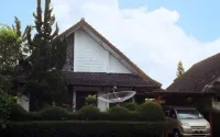 Villa Bougenville 2 Blok D8 (Villa Syariah) Hotel di Palasari
