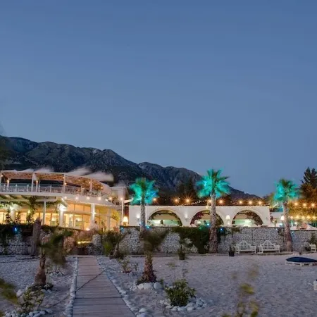 Drymades Inn Resort Отели рядом с достопримечательностью «Пляж Паласа»