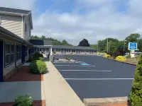 Quiet Corner Inn - Motels