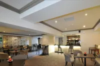 Bromley Court Hotel London - bar