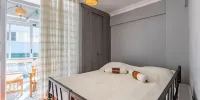 Stylish Flat Near Popular Attractions in Moda - Three-Bedroom Apartment