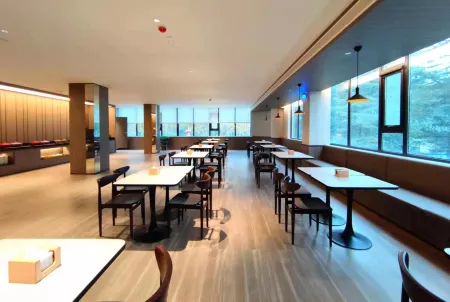 HanTing Hotel (Jiaozuo Qinyang) Отели рядом с достопримечательностью «Langya Zhuangshi Songxueyi Memorial Hall»