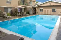 Comfort Inn Cockatoo Near LAX Airport - Pools