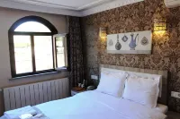 Ararat Hotel Hotels near İçerenköy Parkı