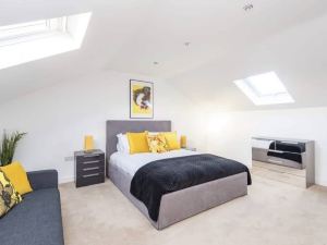 Immaculate 4-Bed Cottage in Lincoln