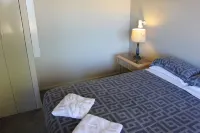 Jack & Di's Lakefront Motel Hotels in Hamurana
