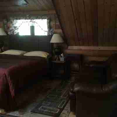 Redwood Log Cabin Rooms