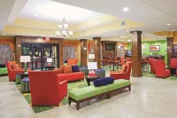 La Quinta Inn & Suites by Wyndham Pasadena North Hotels in Pasadena