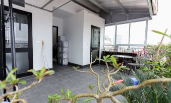 Quiet Hoang Quoc Viet Hotel & Apartment