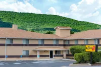 Super 8 by Wyndham Burnham/Lewistown