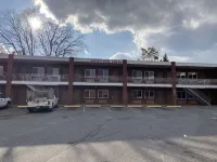 Deer Park Motor Inn Hotels near Ann Taylor Factory Store