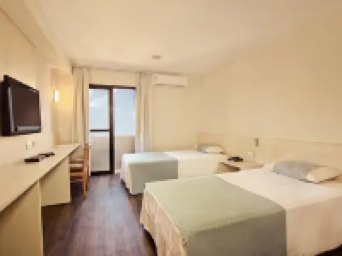 โรงแรมรีดอันดราเดอ์เวอร์นอน โรงแรมใกล้Sacred Art Museum