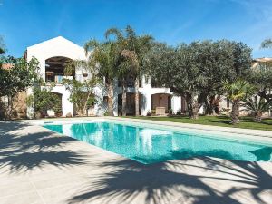 Wonderful Apartment in Villa with Pool - by Beahost Rentals