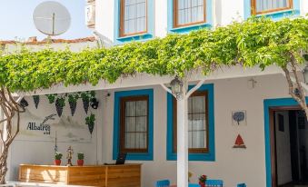 Albatros Hotel - Housity