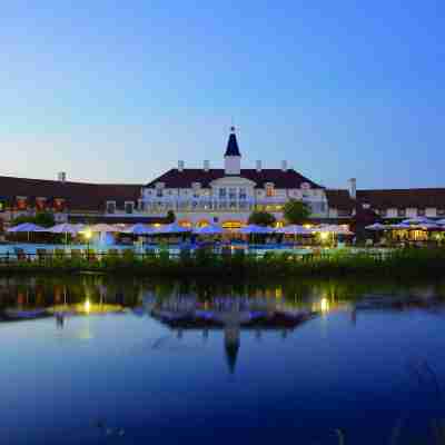 Marriott Village d'Ile-de-France Hotel Exterior