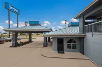 Rodeway Inn & Suites