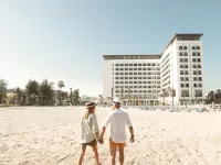 Rove La Mer Beach, Jumeirah Hotels near Boxpark