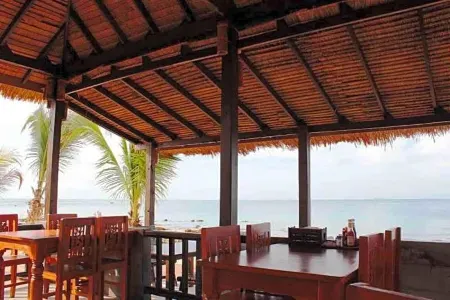 Peace Paradise Beach Отели рядом с достопримечательностью «Khlong Chak Waterfall»