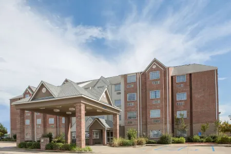 Microtel Inn & Suites by Wyndham Hattiesburg Отели рядом с достопримечательностью «Университет Уильям Кэри»