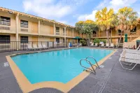 La Quinta Inn by Wyndham San Antonio Market Square - Pools