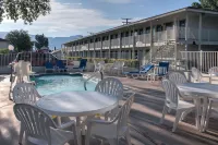 Motel 6 Bishop, CA - Pools