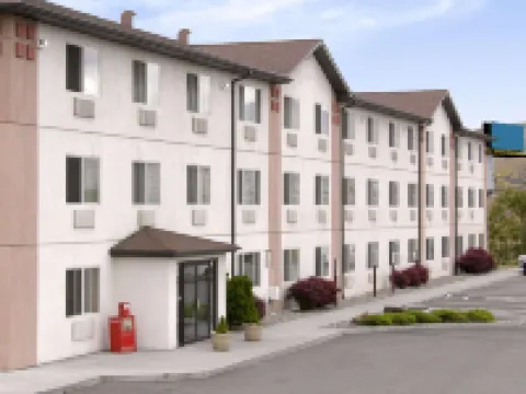 Super 8 by Wyndham the Dalles or Hotels in The Dalles