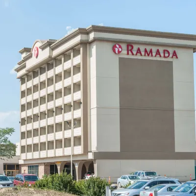 Ramada by Wyndham Edmonton South Hotel dekat Pusat Pembelajaran Whitemud Equine
