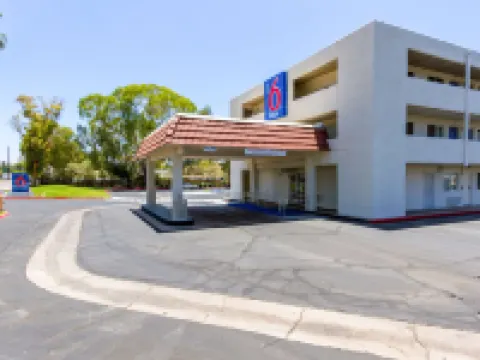 Tempe, AZ – Phoenix Airport – Priest Dr Hotels in Tempe