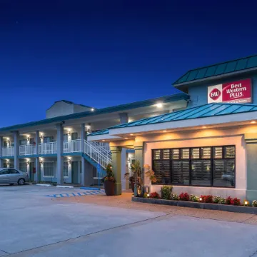 Best Western Plus Holiday Sands Inn Suites