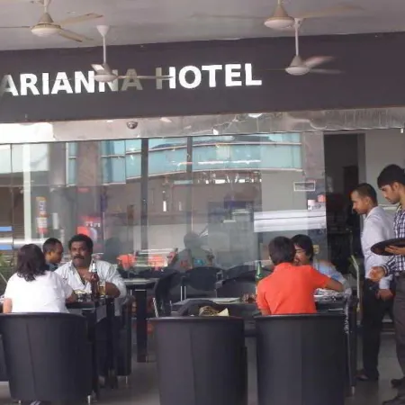 Arianna Hotel Отели рядом с достопримечательностью «Торговый центр Mustafa»