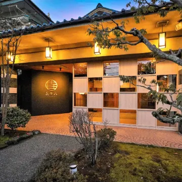 Awazuonsen Kitahachi Отели рядом с Аэропорт Коматсу