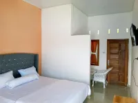 RedDoorz @ Sihole Paradise Inn Parbaba Hotels near Pantai Pulo Tao