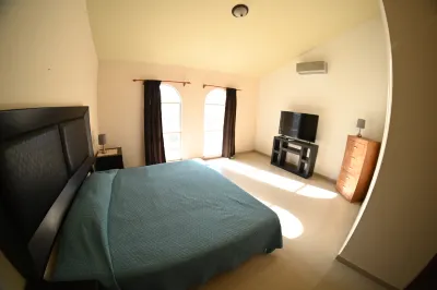 14) Comfortable Suite for 2 People Hotels in 