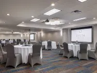 Delta Hotels Calgary South Отели рядом с достопримечательностью «Железнодорожная станция Heritage C Train»