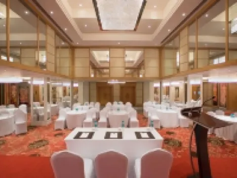 Singhania Sarovar Portico Hotels in Raipur
