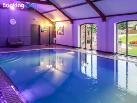 Beckside Hotel Overview