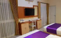 Three B Villa & Resto Banyuwangi Hotel di Wongsorejo