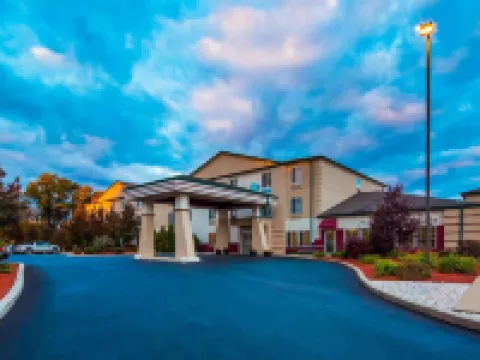 Comfort Inn & Suites Harrisburg-Hershey North Hotels in Skyline View