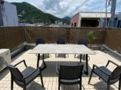 ＡＪＩＴＯ　Ｈｏｓｔｅｌ　＆　Ｃａｆｅ　Ｂａｒ 新宮市のホテル