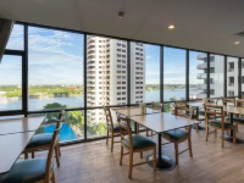 ริเวอร์ไรน์เพลส โฮเทล แอนด์ เรสซิเดนซ์ โรงแรมในนนทบุรี