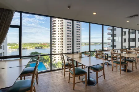 Riverine Place Hotel and Residence