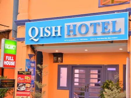 Qish Hotel