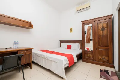 RedDoorz at Nginden Surabaya Các khách sạn ở Sukolilo