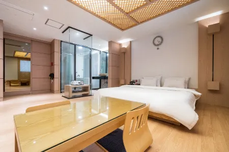 Gyeongju Valt Hotel Отели рядом с достопримечательностью «Яндон»