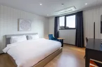 Geoje Okpo Brown Dot